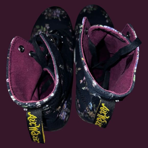 Dr. Martens Black Lace Up Boots Classic Style - Picture 4 of 7